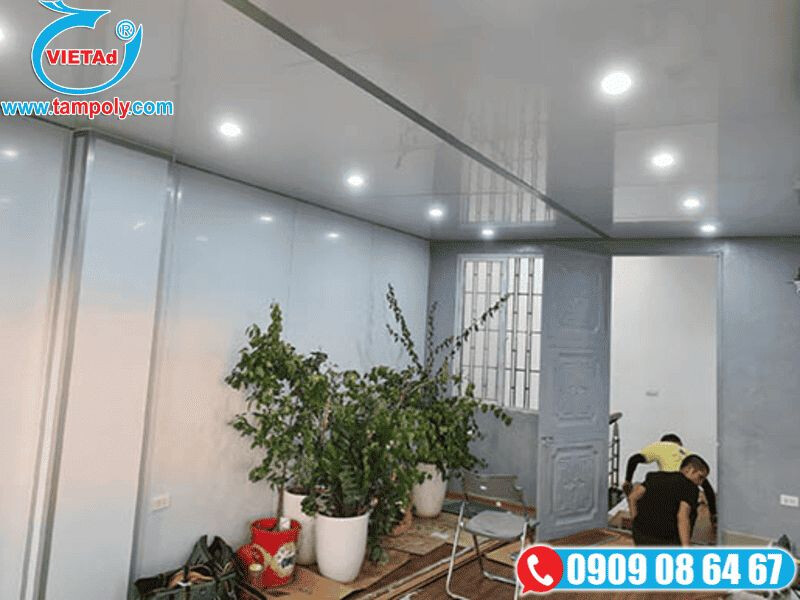 Thi công trần và vách panel tôn xốp trong không gian nội thất nhà ở