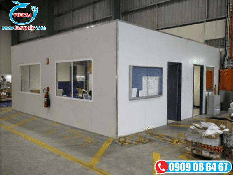 Thi công vách ngăn panel cho văn phòng làm việc bên trong nhà xưởng