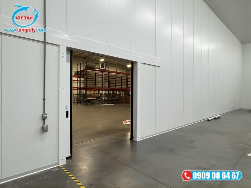 Vách panel thường được dùng làm kho chứa hàng hóa, vật tư