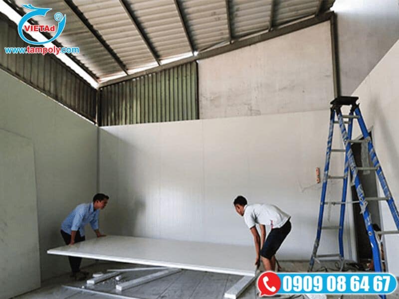 Thi công vách ngăn EPS cho kho xưởng tại Vật Liệu Tấm QCV giúp cách nhiệt cách âm hiệu quả.