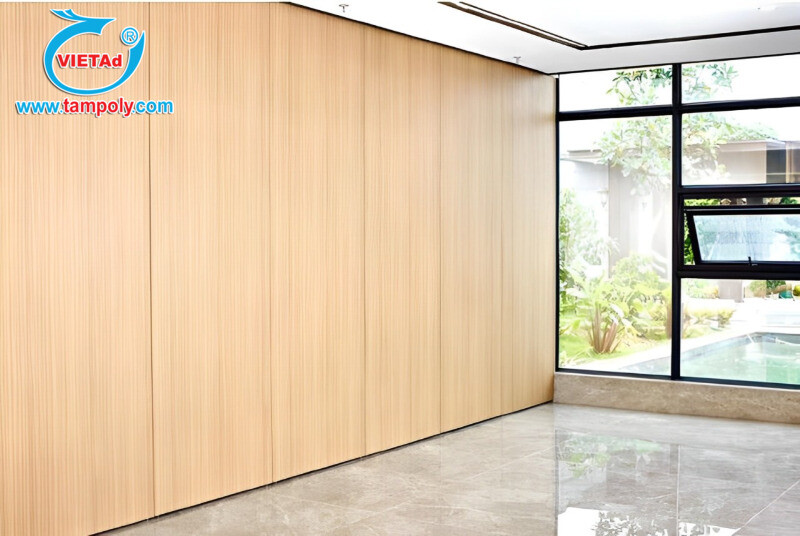 Panel giả gỗ ốp tường cách nhiệt trang trí nội thất phòng.