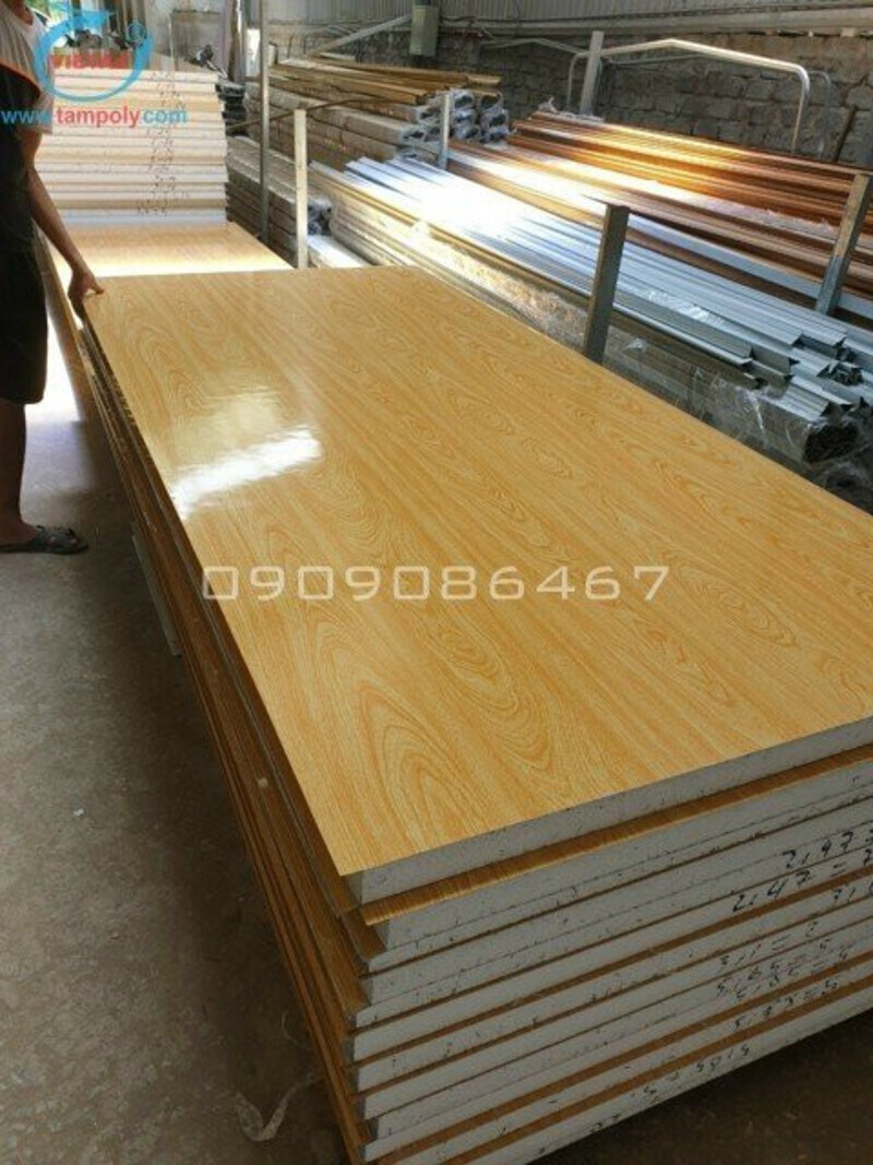 Vật liệu tấm QCV cung cấp tấm panel giả gỗ chất lượng.