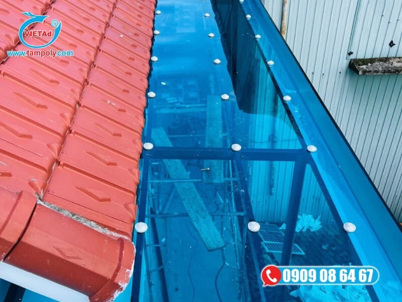 Tấm nhựa Poly là vật liêu lợp mái lấy sáng lý tưởng