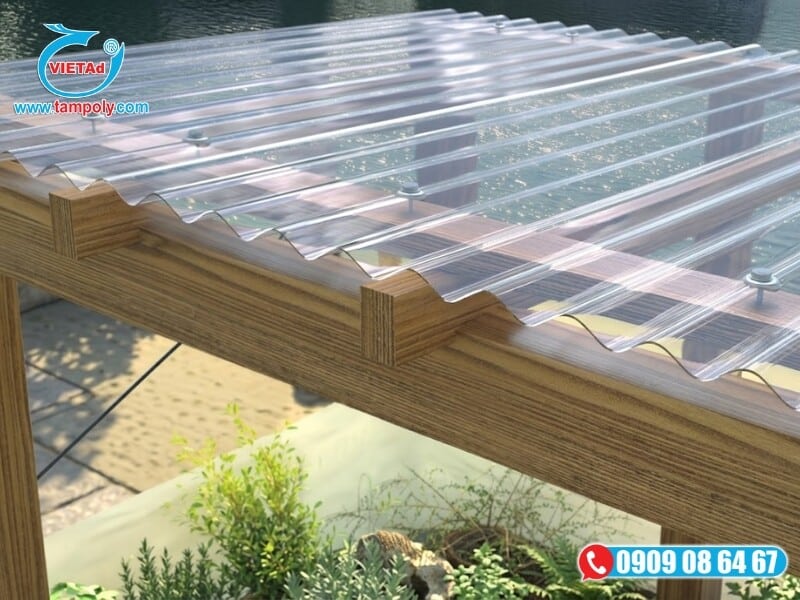 Cần lưu ý vị trí bắt vít cố định tại đỉnh sóng và khoảng cách khoan mồi giãn nở nhiệt khi lắp đặt