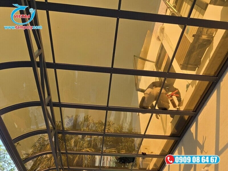 Tấm Poly đặc ứng dụng rộng rãi trong xây dựng