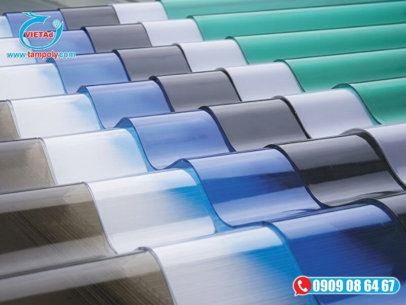 Mái che lấy sáng Poly sở hữu khả năng ngăn chặn tia UV, giảm nhiệt độ dưới mái che với đa dạng màu sắc lựa chọn