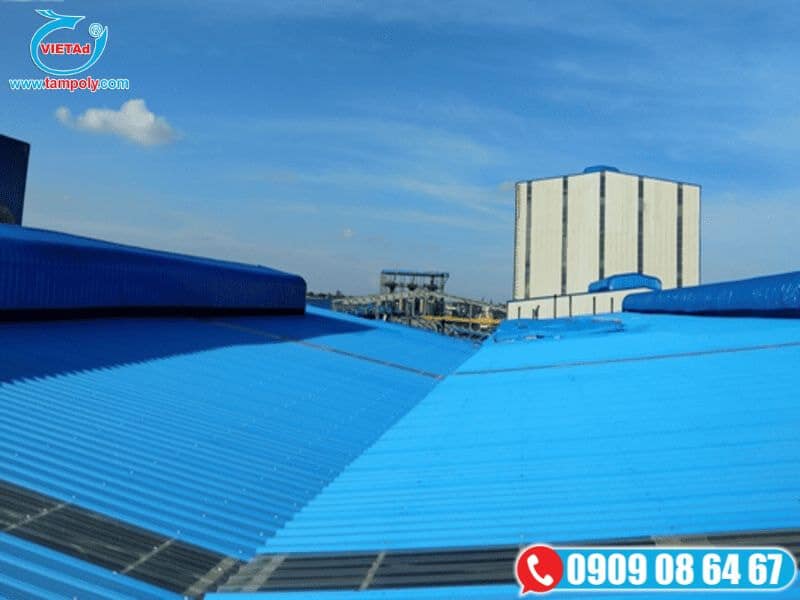 Mái panel cách nhiệt màu xanh dương cho mái nhà xưởng