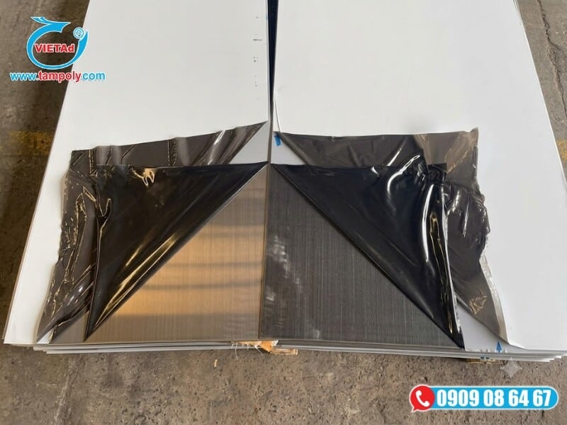 Quy trình kiểm tra chất lượng inox 304 tấm trước khi xuất xưởng giao cho khách hàng tại Vật Liệu Tấm QCV