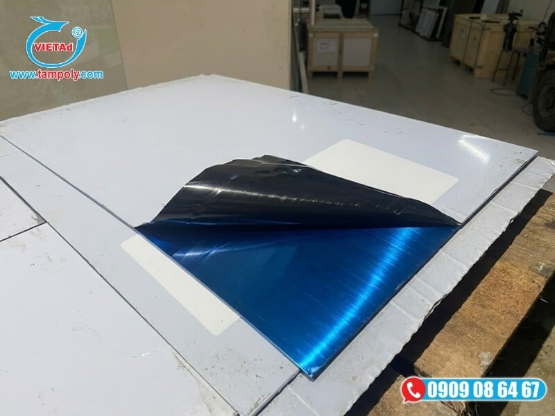 Các mẫu inox tấm màu xanh dương thực tế với đa dạng quy cách gia công bề mặt