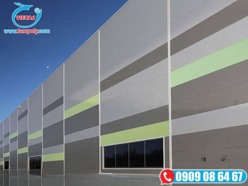 Thi công vách panel ngoài nhà xưởng sử dụng tấm panel PU nhiều màu