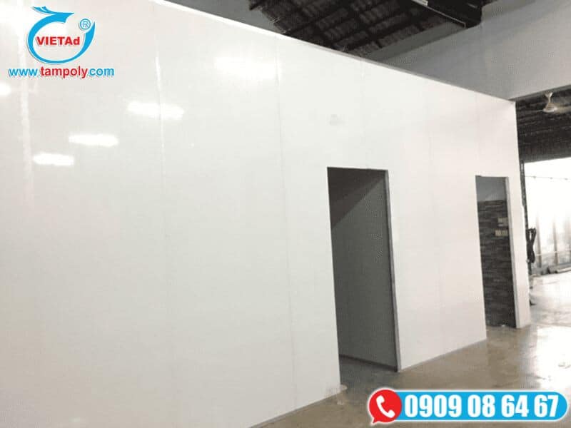 Thi công vách panel cách nhiệt cho nhà xưởng bằng tấm panel EPS màu trắng
