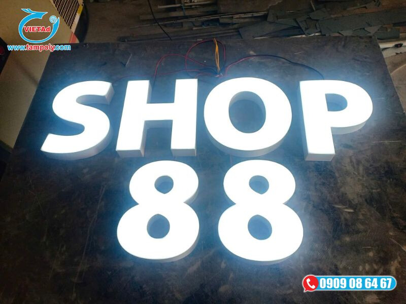 Biển hiệu chữ nổi xuyên sáng nổi bật, thu hút