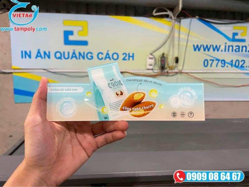 Bảng tên sản phẩm được gia công từ chất liệu mica