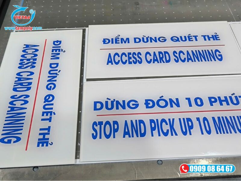 Biẻn báo dừng xe mica màu trắng sữa