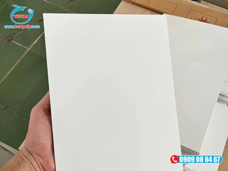 Tấm mica màu trắng sữa