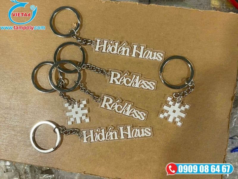 Làm móc khoá từ mica trong