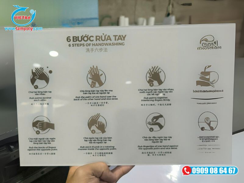 Biển chỉ dẫn rửa tay được sử dụng trong nhà vệ sinh