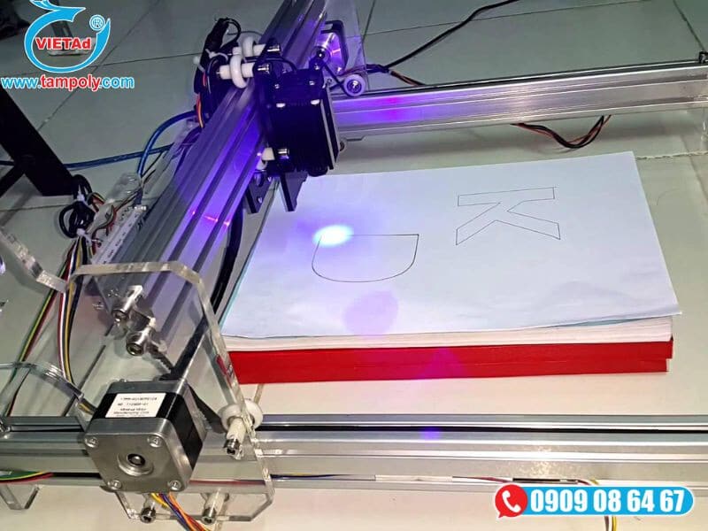 Gia công tấm mica bằng công nghệ cắt laser