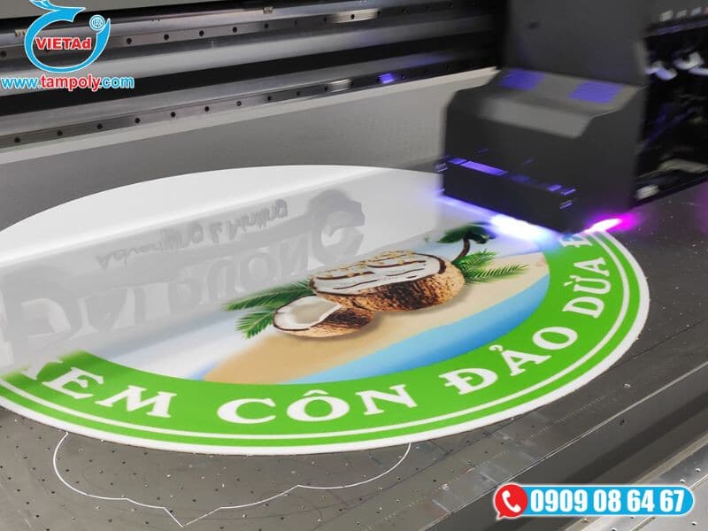 in UV lên tấm mica bảo đảm hình ảnh, màu sắc