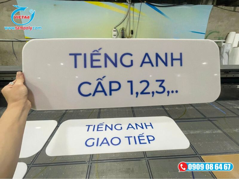 Biển chỉ dẫn thông tin lớp học