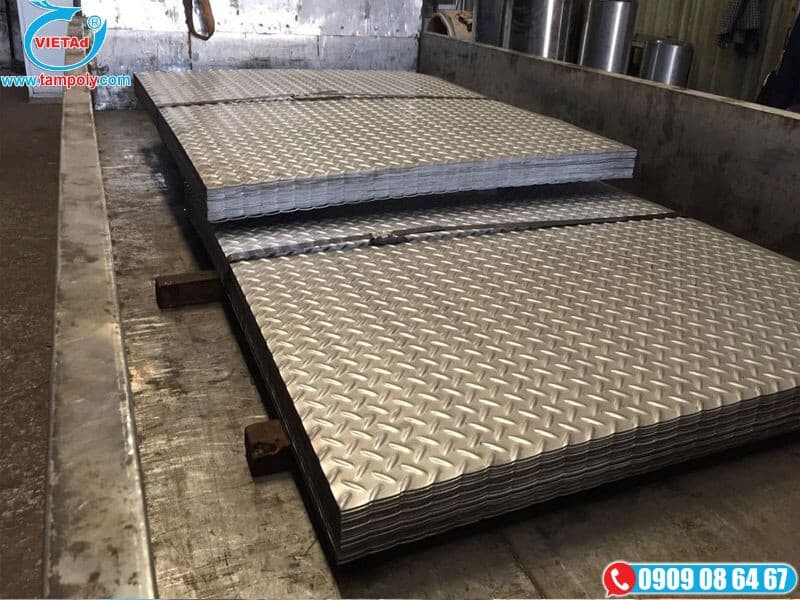 Tấm inox sàn được ản xuất từ inox 201, 304 và 316