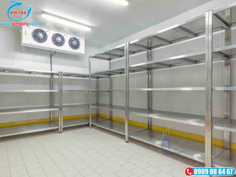 Tủ đựng hàng, bồn chứa được sản xuất bằng inox chính hãng 
