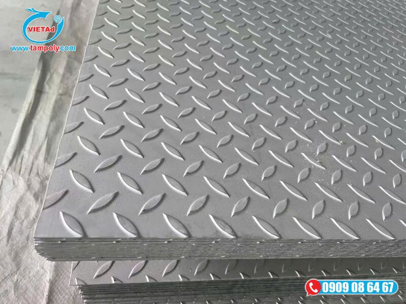 Ưu điểm của tấm inox chống trượt
