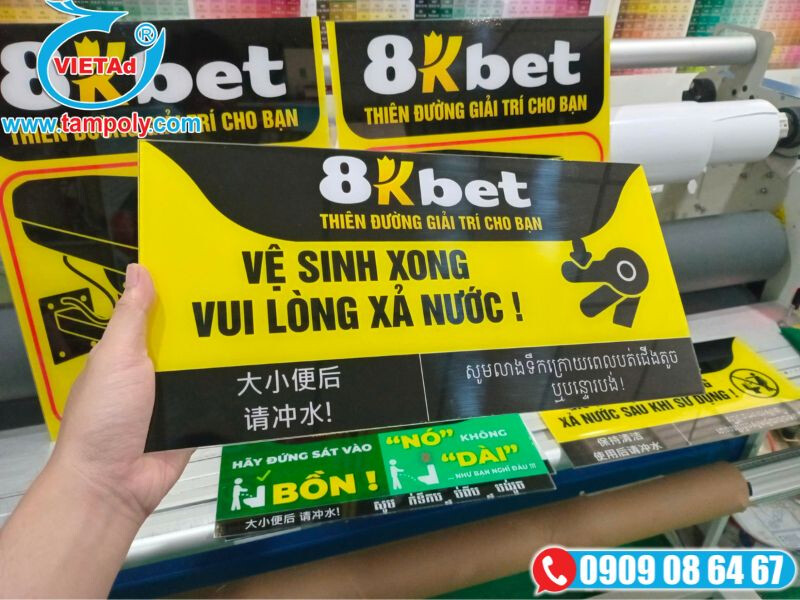 Gia công tấm mica làm biển báo trong nhà vệ sinh