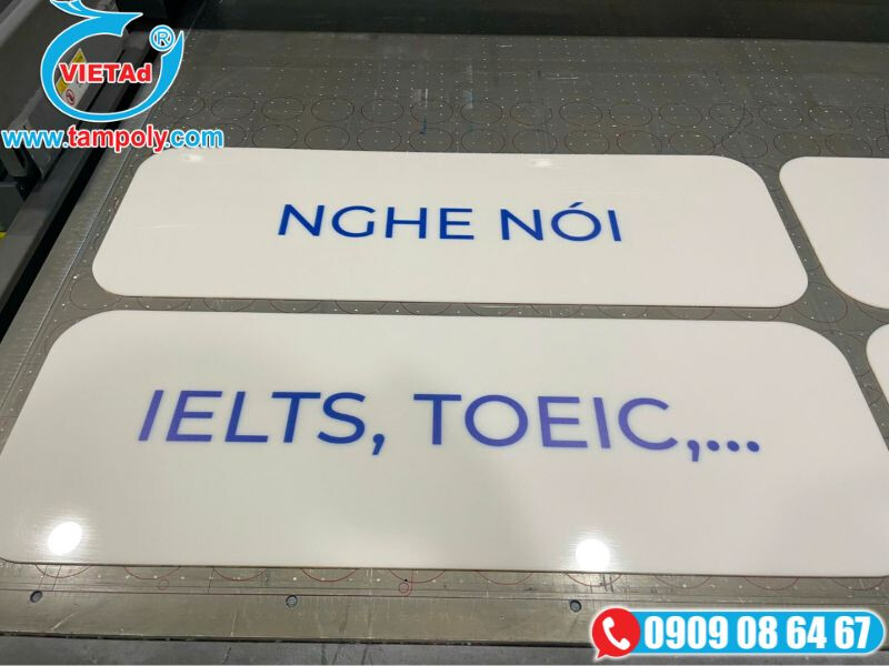 Mica sữa in tên lớp tiếng anh