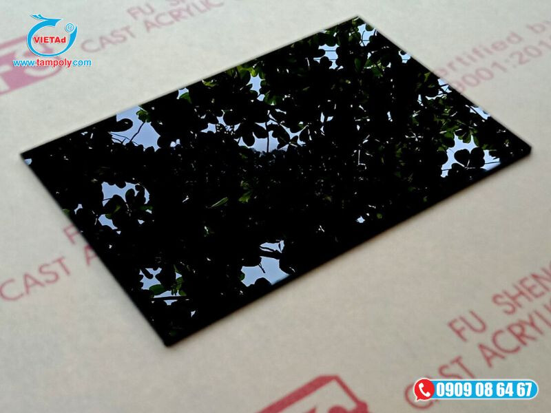 Mica đen bóng gương mang lại vẻ ngoài sang trọng