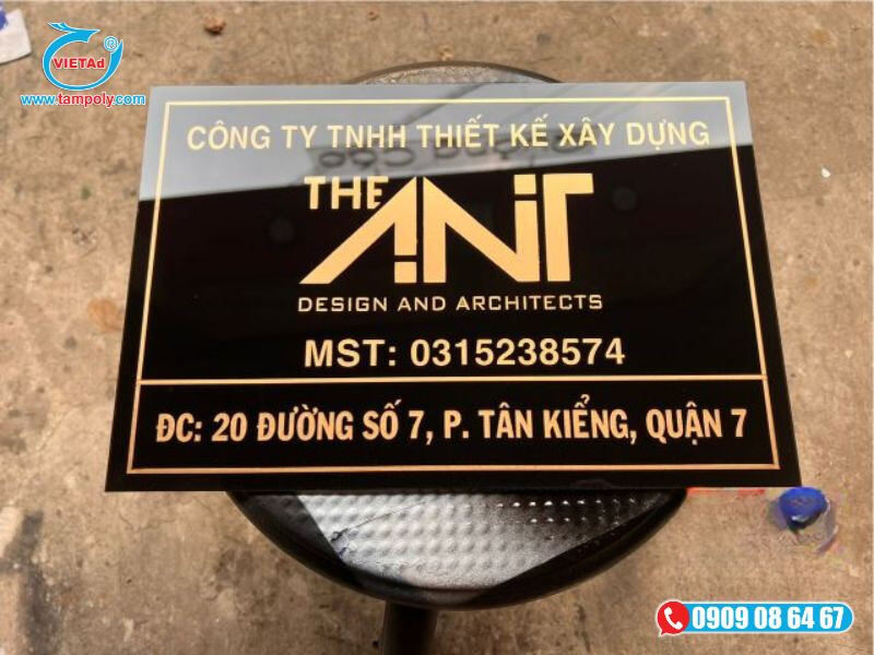 Biển tên công ty thiết kế chất liệu mica đen tại Quận 7