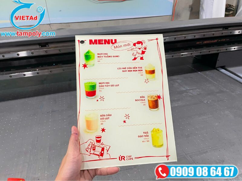 Mica trong được gia công làm menu cho quán nước