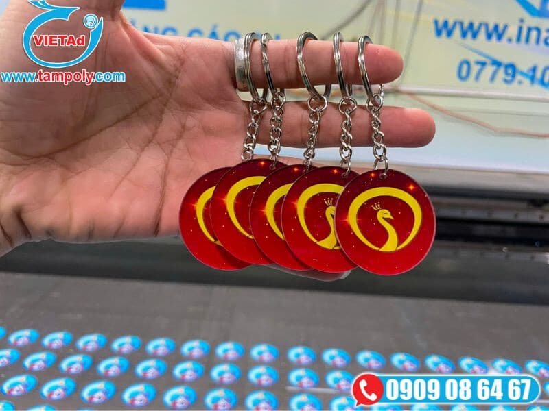 Móc khoá trong in UV có màu sắc ấn tượng 