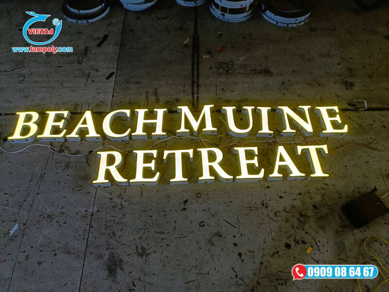 Bảng hiệu chữ nổi mica xuyên sáng thu hút