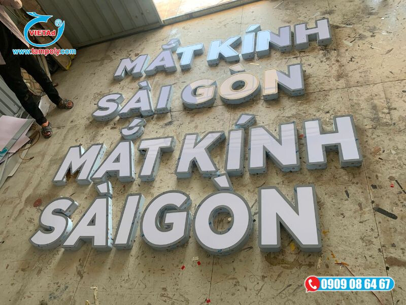 Gia công chữ nổi mica làm bảng hiệu cho cửa hàng mắt kính