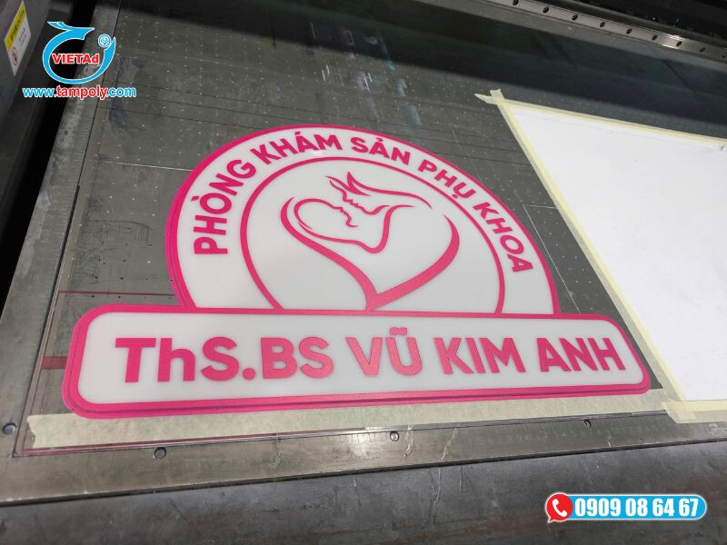 Biển hiệu phòng khám chất liệu mica