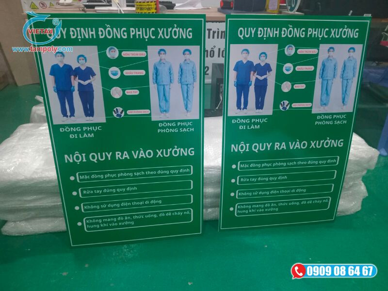 Bảng nội quy đồng phục chất liệu mica in uv