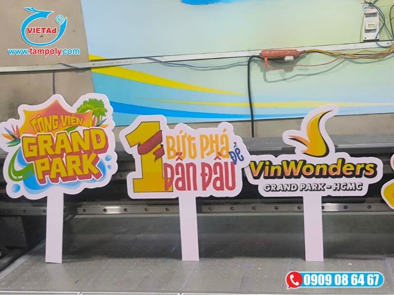 Standee cầm tay quảng cáo sự kiện mùa hè 