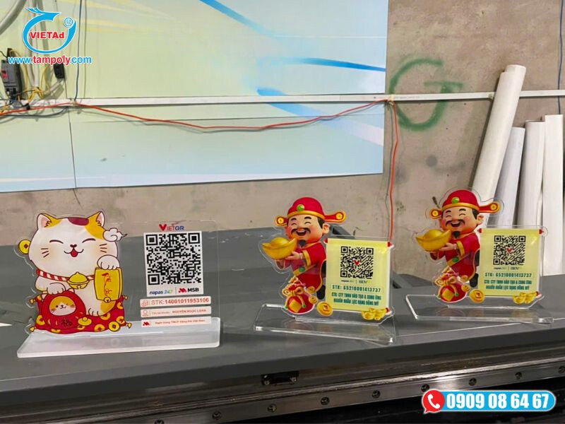 Mã QR chuyển khoản chất liệu mica trong in UV đẹp mắt