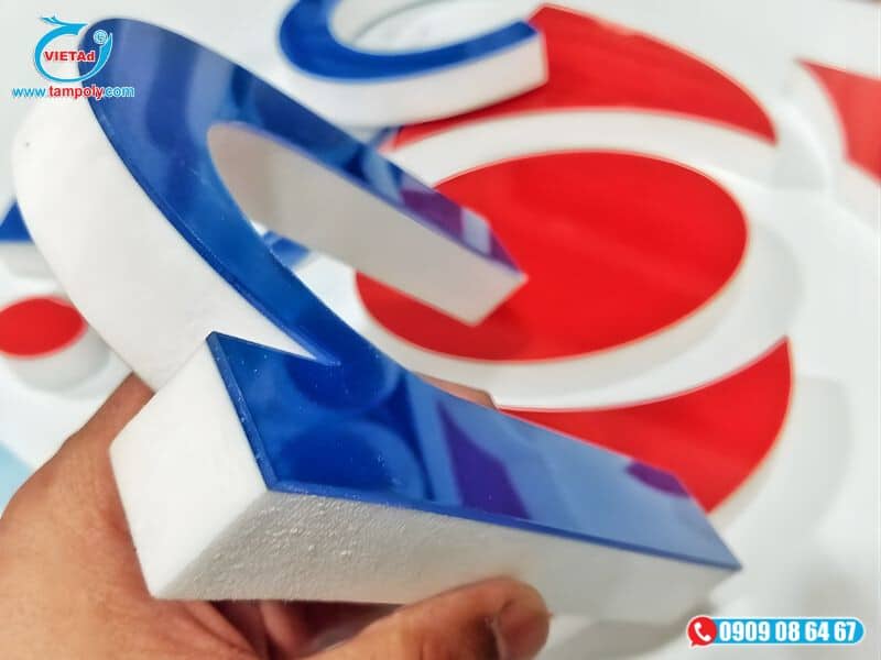 Chữ nổi chân foam mặt mica