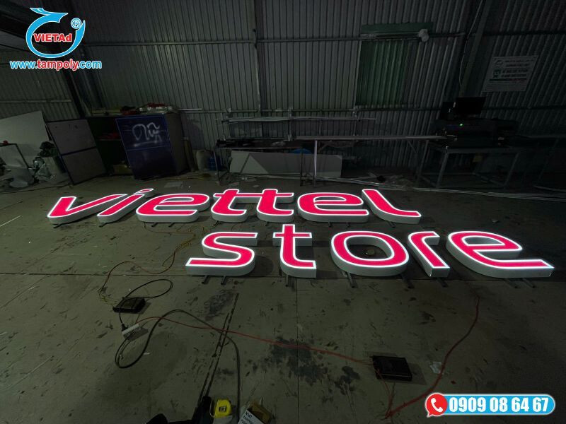 Chữ nổi mica xuyên sáng viền foam