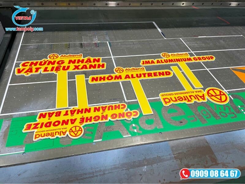 In UV lên decal và cán Formex