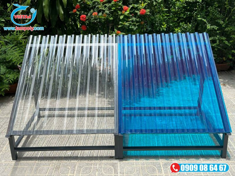 Tấm poly dạng sóng 2 màu trắng trong và xanh