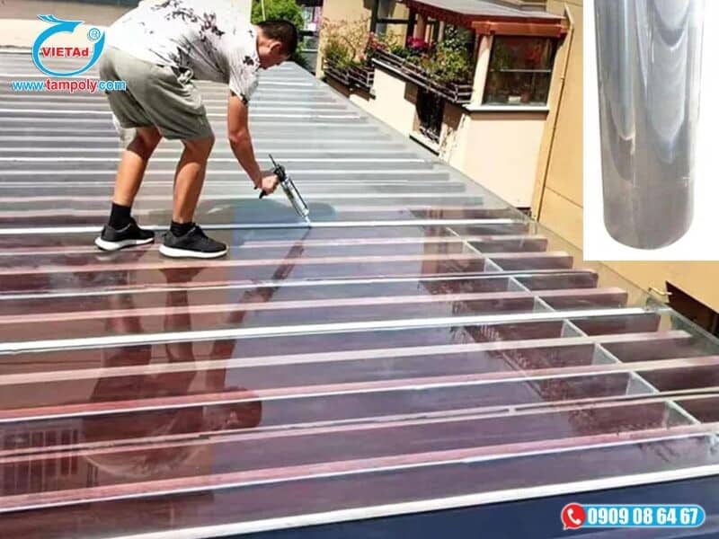 Thi công gắn mái che lấy sáng cho nhà ở