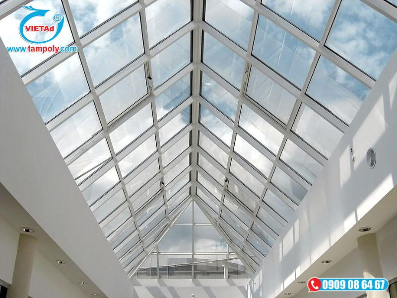 Thi công mái nhà lấy sáng từ tấm poly trắng trong