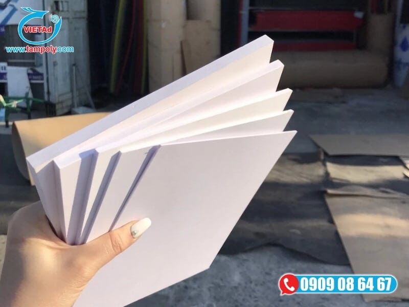 Tấm formex 5mm có bề mặt phẳng và giá thành hợp lý 