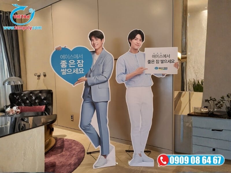 Tấm fomex 5mm phù hợp làm standee trưng bày trong nhà, hội chợ, sự kiện