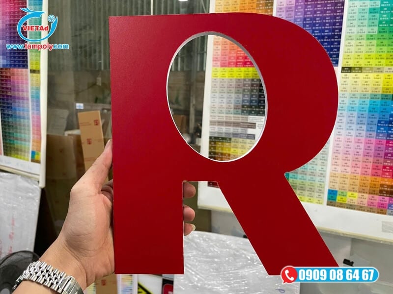 Tấm foam 2mm được cắt làm chữ nổi mỏng, logo gắn tường