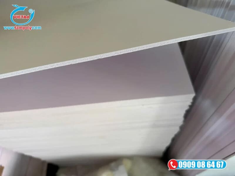 Tấm foam không bền khi sử dụng ngoài trời