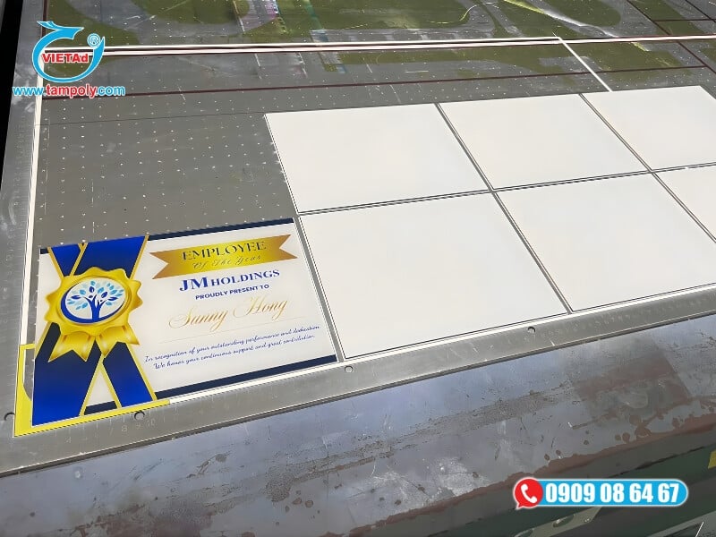 Tấm formex 10mm in mực UV trực tiếp lên bề mặt formex và cán màng bóng